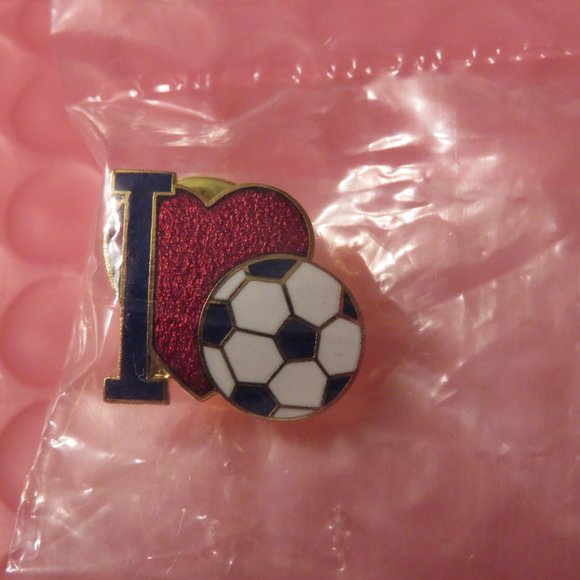 Soccer Pins (16) Plus Patch - NEW - Picture 4 of 7